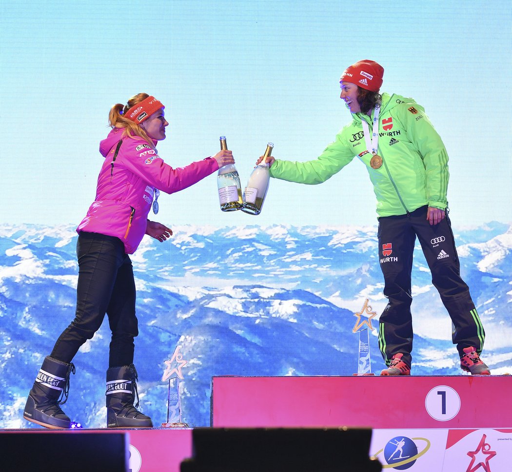 Gabriela koukalová a Laura Dahlmeierová, dvě největší hvězdy probíhajícího světového šampionátu v biatlonu