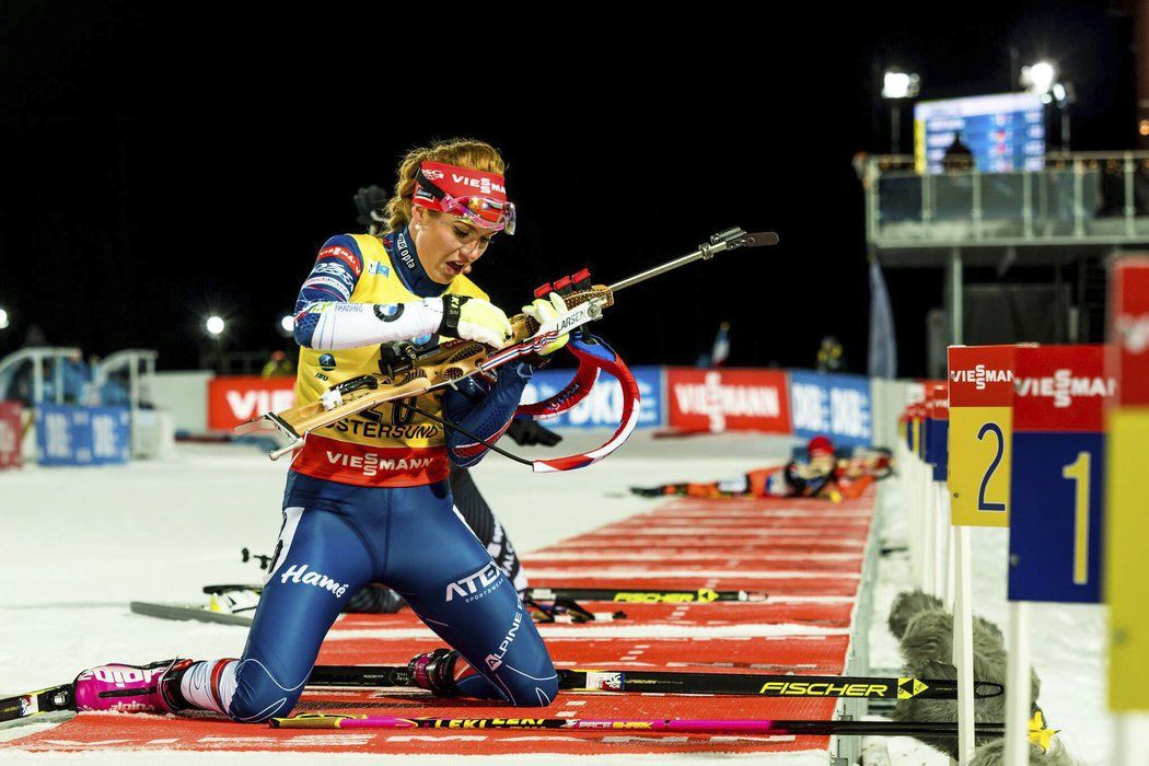 Gabriela Koukalová na střelnici ve Švédsku