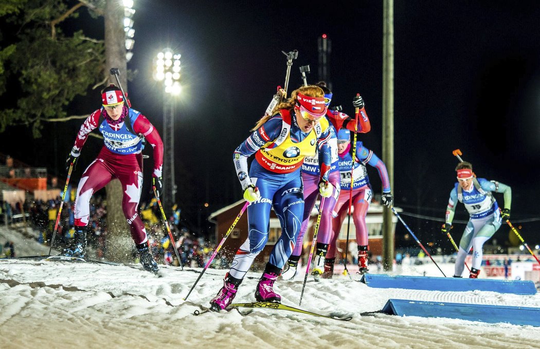 Gabrielu Koukalovou zradila v závodě v Östersundu střelba