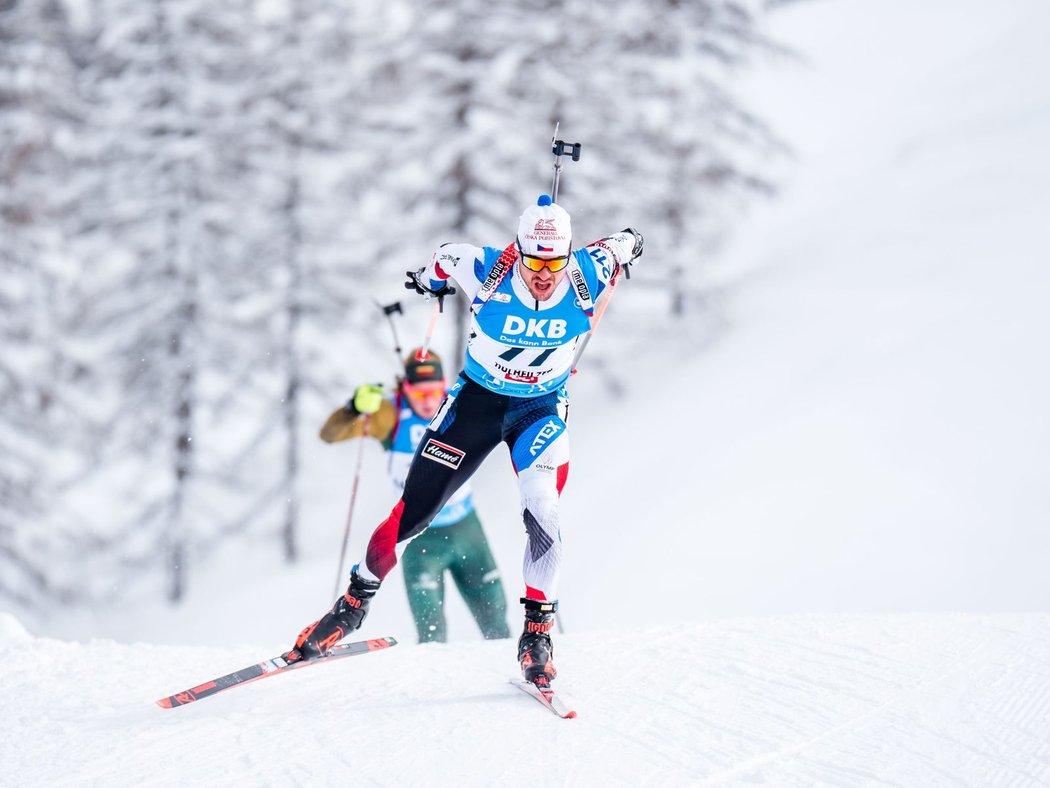 Michal Krčmář na trati sprintu v Hochfilzenu