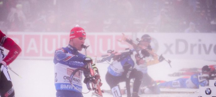Český biatlonista Michal Krčmář v nevydařeném závodě štafet ve světovém poháru v Oberhofu