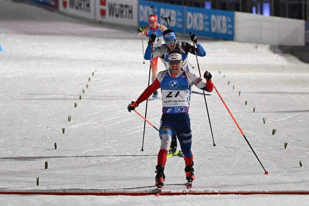 Michal Krčmář dojíždí do cíle sprintu