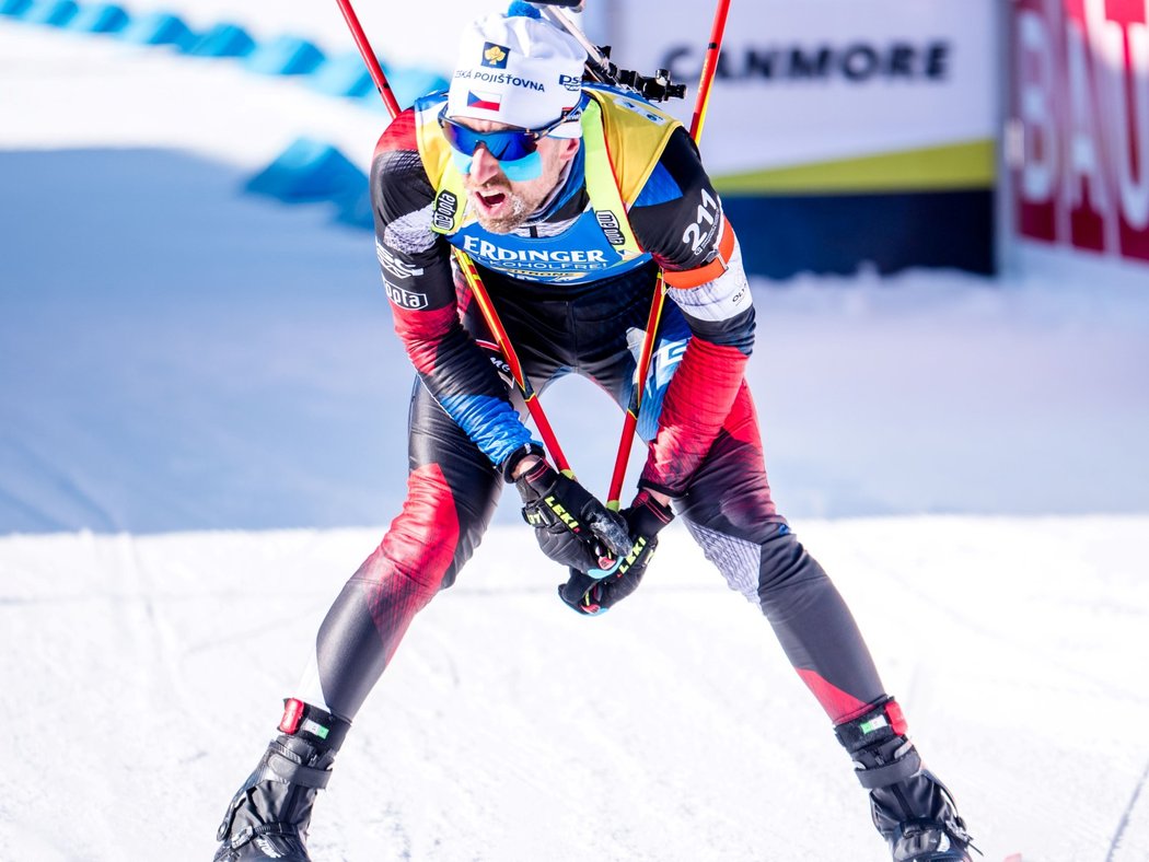 Český biatlonista Tomáš Krupčík během štafetového závodu ve SP v Kanadě