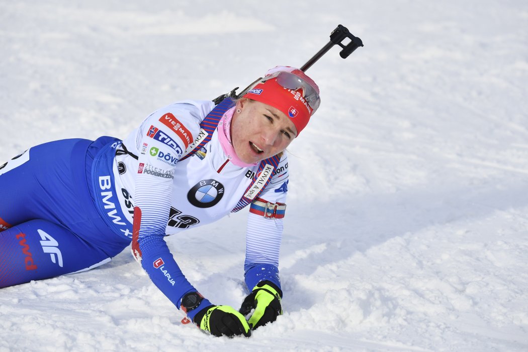 Vyčerpaná Anastasia Kuzminová v cíli sprintu na mistrovství světa