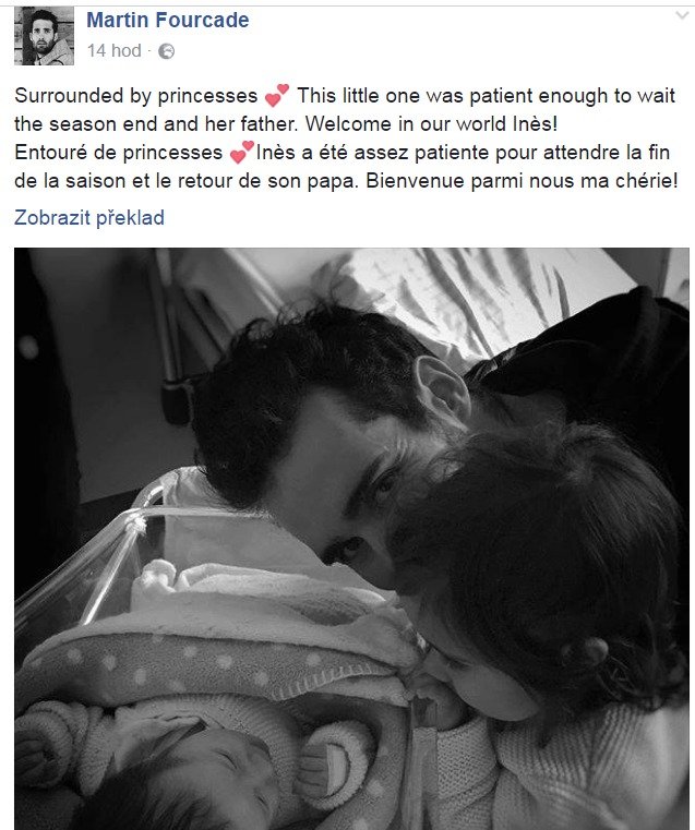 Martin Fourcade se na sociálních sítích pochlubil fotkou s oběma dcerkami, novorozenou Ines i starší Manon.