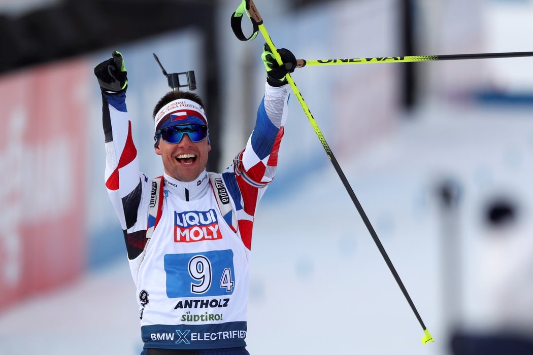 Michal Krčmář dovezl českou smíšenou štafetu na MS v biatlonu do cíle na třetím místě