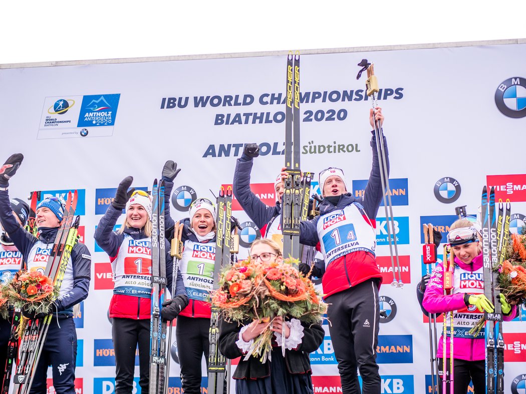 Zlato z úvodního závodu mistrovství světa v Anterselvě bralo Norsko