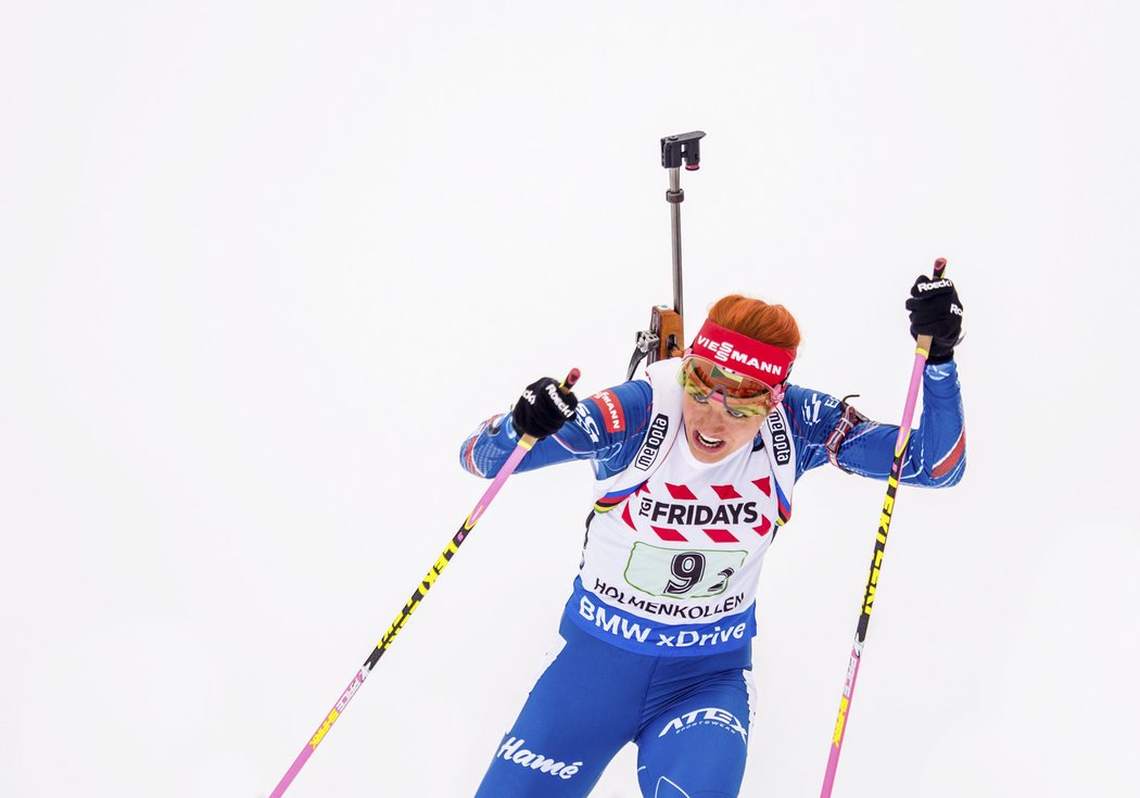 Vedoucí žena SP Gabriela Soukalová v úvodním závodě na MS v Oslu. Česká smíšená štafeta dojela šestá.