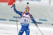 Zlatá euforie Ondřeje Moravce v cíli závodu smíšených štafet na mistrovství světa biatlonistů ve Finsku