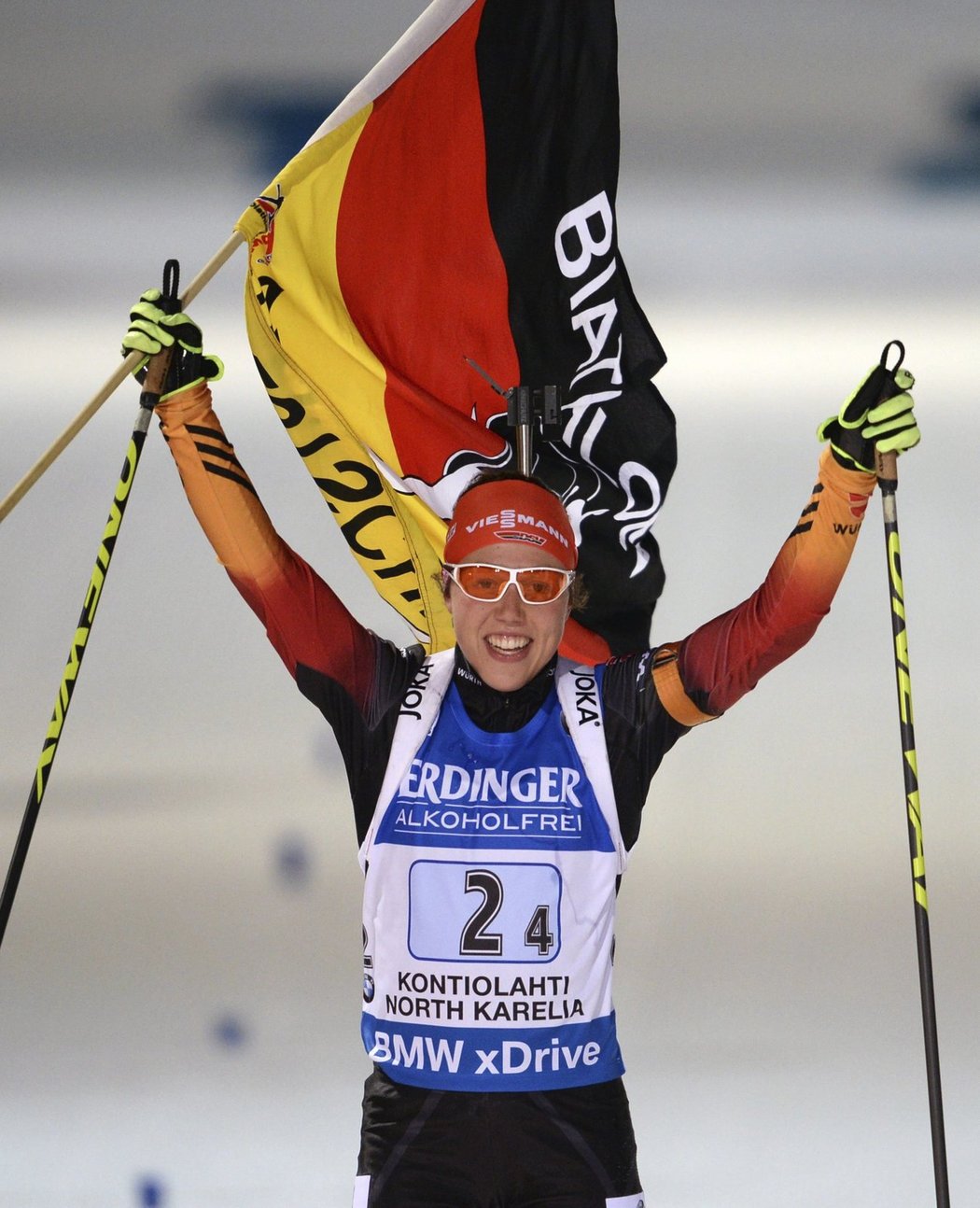 Laura Dahlmeierová se raduje z triumfu německé štafety na mistrovství světa...