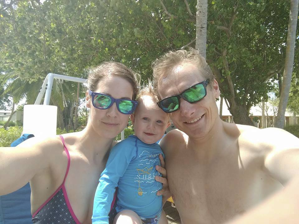 Ondřej Moravec s manželkou Veronikou a dcerkou na dovolené na Maledivách.