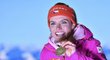 Česká biatlonistka Gabriela Koukalová s medailí za třetí místo ve stíhačce