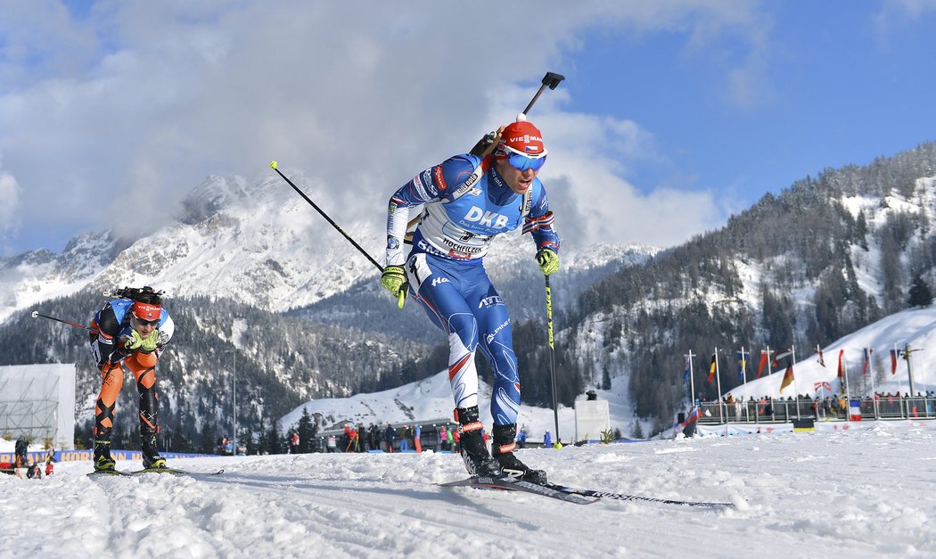 Michal Krčmář bojuje ve štafetě mužů na MS v Hochfilzenu