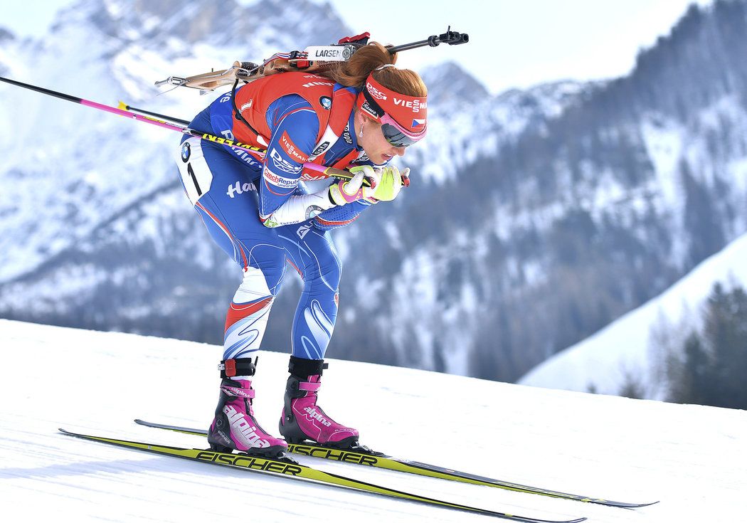 Gabriela Koukalová na trati stíhacího závodu na MS v Hochfilzenu