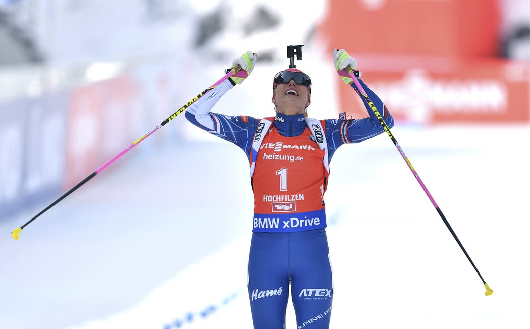 Bronzová úleva v podání Gabriely Koukalové. I přes problém na střelnici získala ve stíhačce aspoň třetí místo.