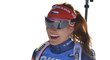 Rozesmátá Gabriela Koukalová v cíli vytrvalostního závodu na MS v biatlonu