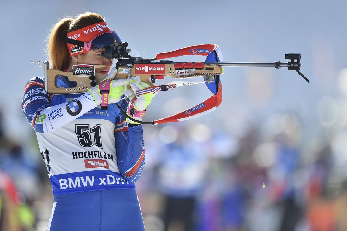 Gabriela Koukalová při střelbě ve vytrvalostním závodě na MS v Hochfilzenu