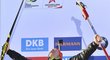 Ondřej Moravec na stupních vítězů při medailovém ceremoniálu po závodě na 20 km na MS v Hochfilzenu