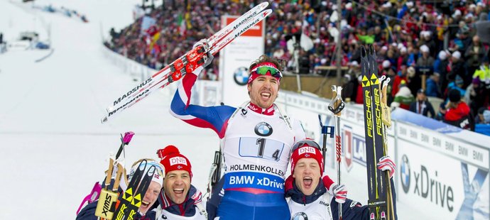 Veliká radost norských biatlonistů, kteří si dojeli pro zlato