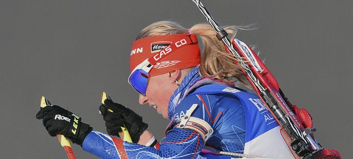 Česká biatlonistka Eva Puskarčíková v závodě světového poháru smíšených dvojic v Novém Městě na Moravě