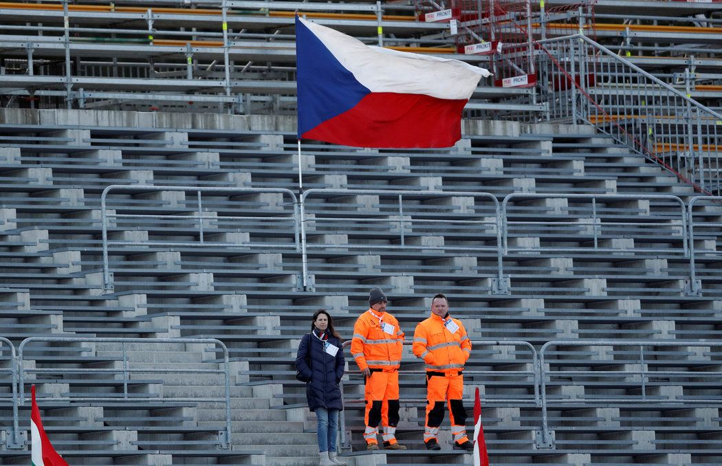 Smutný pohled na prázdné tribuny během SP v biatlonu v Novém Městě.