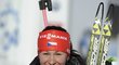 Veronika Vítková pózuje se svou bronzovou medailí za sprint v Novém Městě na Moravě
