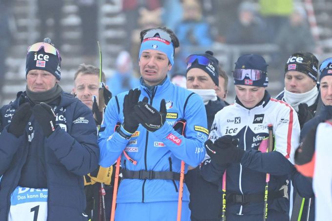 Slzy v očích kolegů, věnované číslo 1: biatlonisté v Oberhofu uctili Bakkena (†27) Slzy v očích kolegů, věnované číslo 1: biatlonisté v Oberhofu uctili Bakkena (†27)