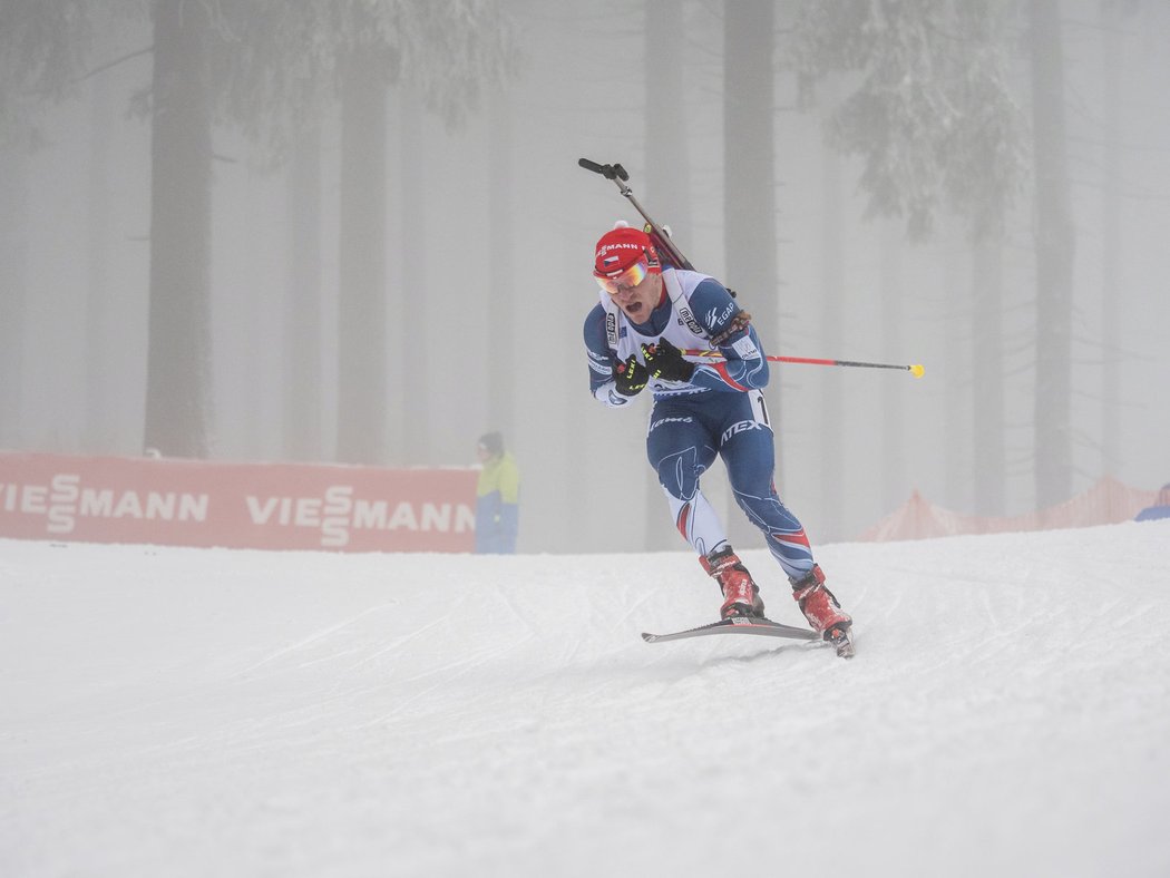 Ondřej Hošek během mužšké štafety v německém Oberhofu