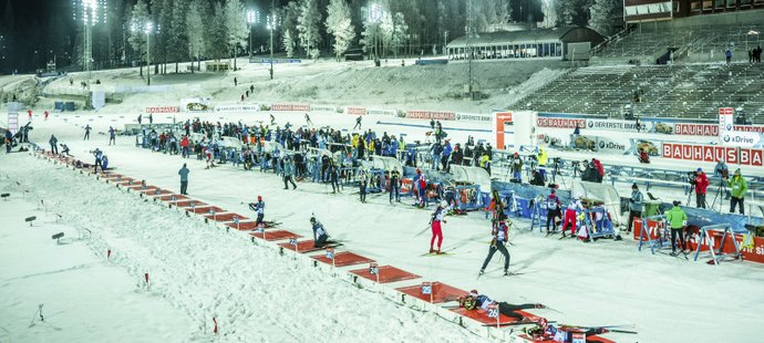 V Östersundu na úvod Světového poháru biatlonistů panovalo hodně mrazivé počasí