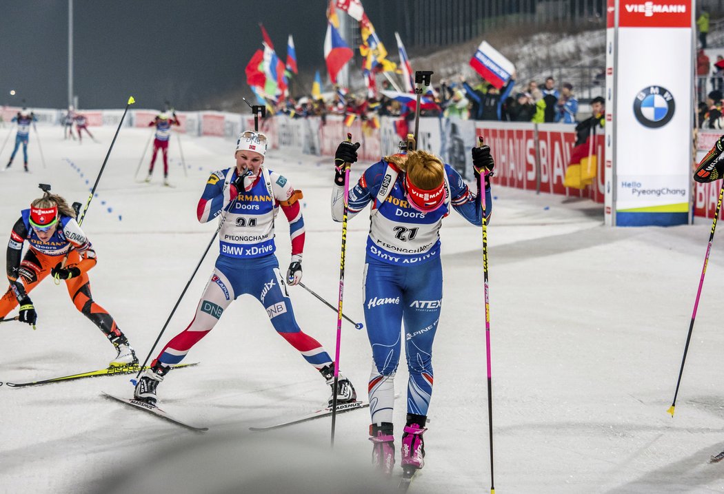 Gabriela Koukalová v cíli stíhačky v Pchjongčchangu jako osmá