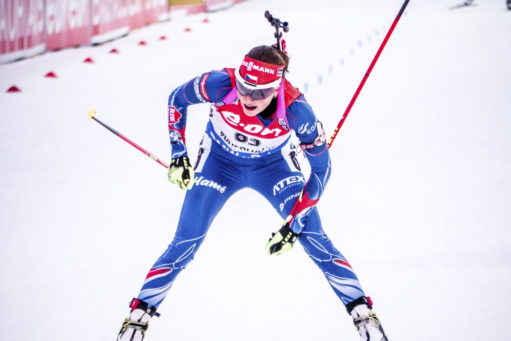 Jitka Landová v cíli sprintu SP v Ruhpoldingu, kde skončila desátá