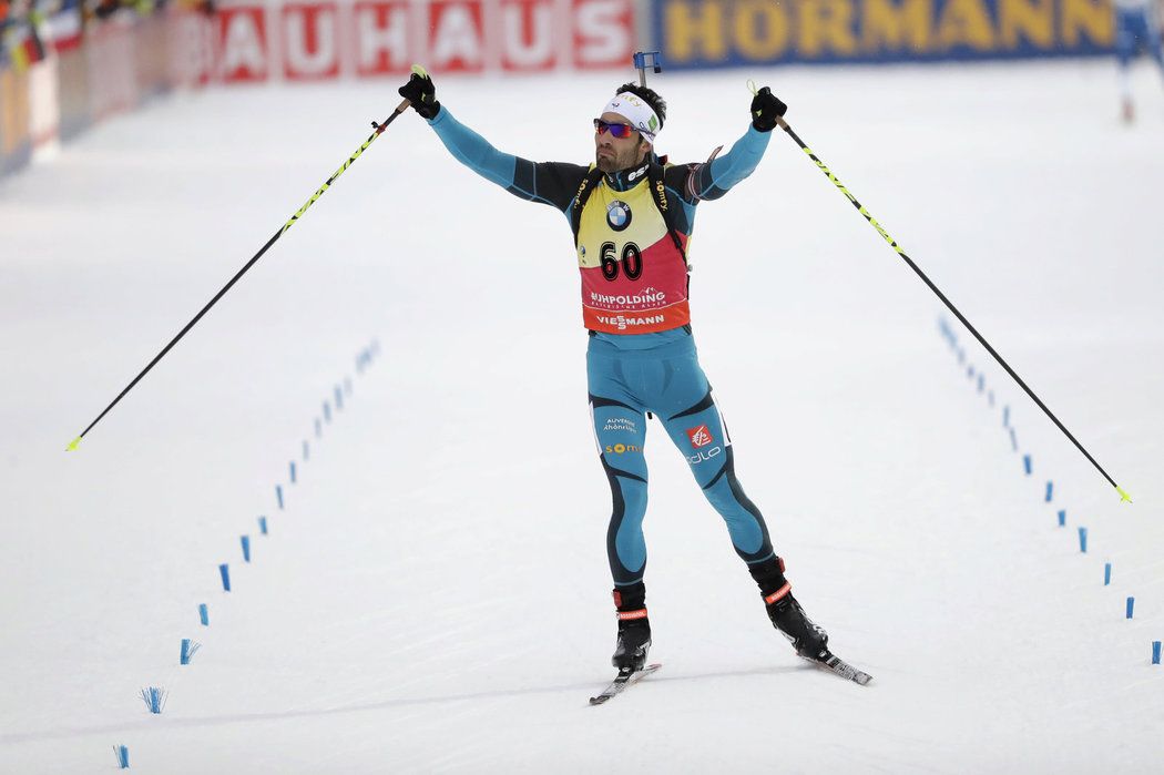 Martin Fourcade se raduje ze svého vítězství ve sprintu SP v Ruhpoldingu