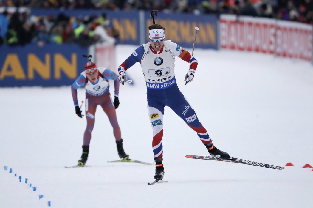 Emil Hegle Svendsen v cílové rovince předjel Rusa Babikova a v Ruhpoldingu zařídil triumf norské štafety