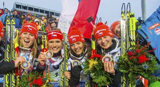 Biatlonové zlato: Zmrzlé Landové zatrnulo, Vítková řešila vlajku