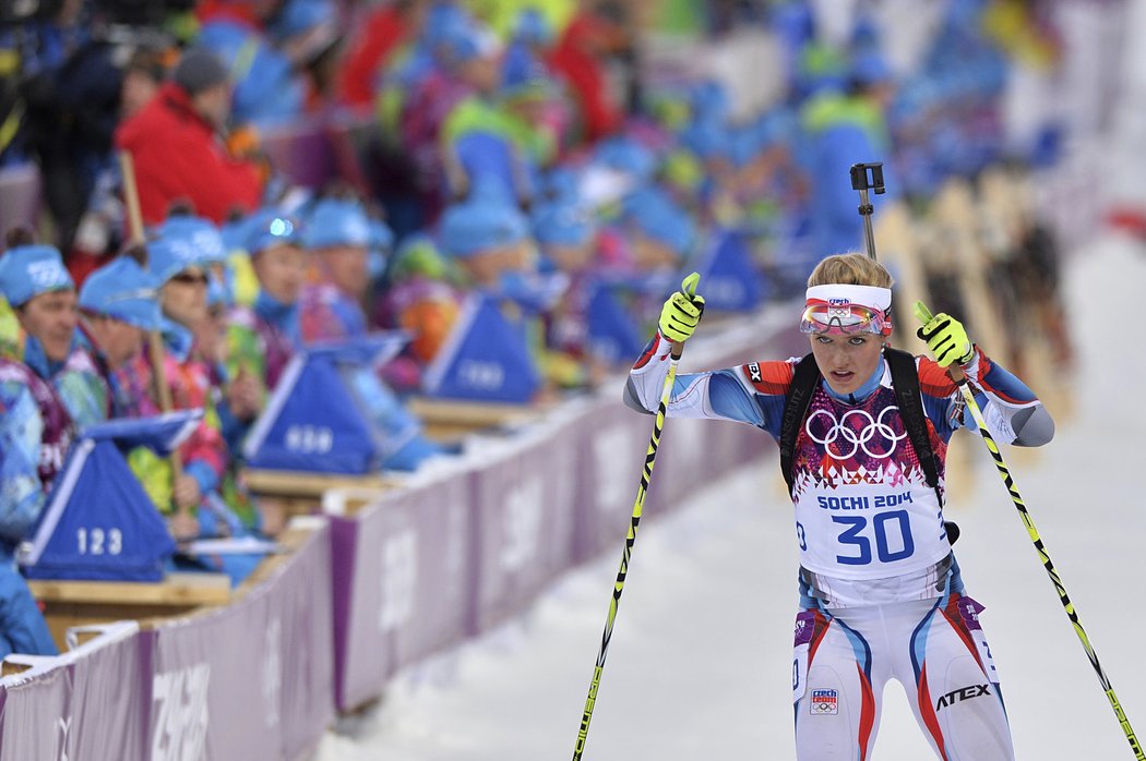 Gabriela Soukalová přijíždí do cíle olympijského závodu žen