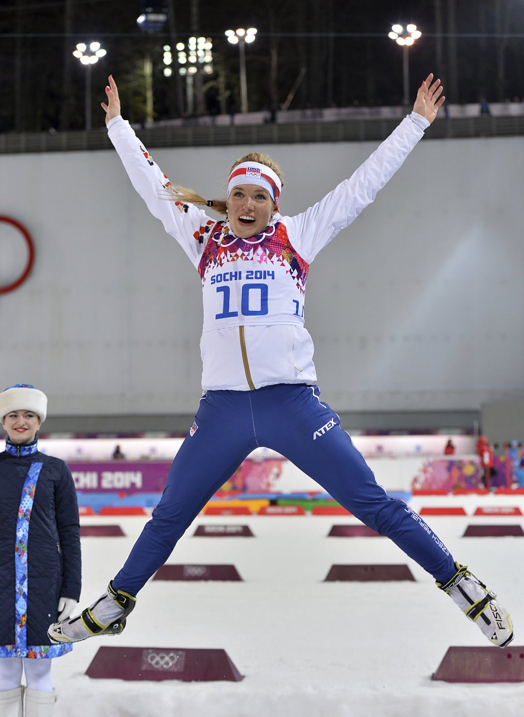 Je to tam! Soukalová se raduje z olympijské medaile v Soči