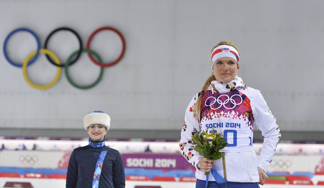 Gabriela Soukalová získala pátou českou medaili v Soči, v biatlonovém závodě na 12,5 kilometru s hromadným startem skončila druhá