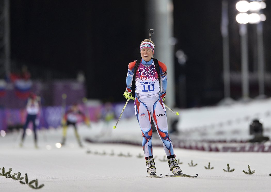 Gabriela Soukalová v momentě, kdy si dojížděla pro svou první olympijskou medaili v kariéře