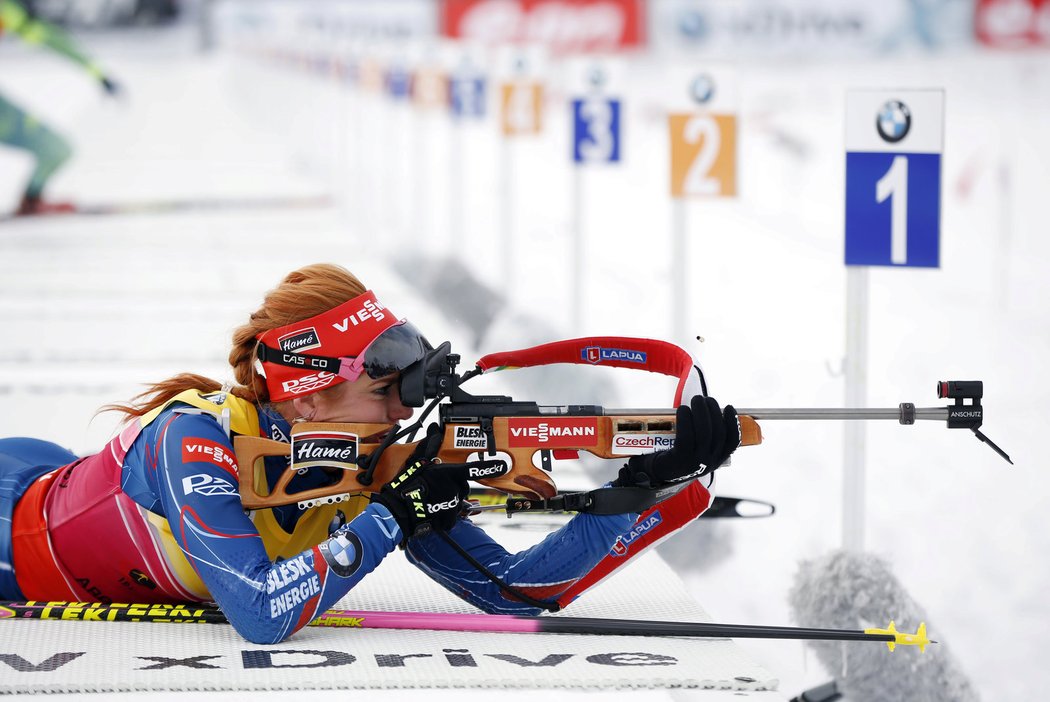 Biatlonistka Gabriela Soukalová září a má vysněný triumf ve Světovém poháru stále blíž a blíž. Třeba na střelbě je vždy pořádně soustředěná.