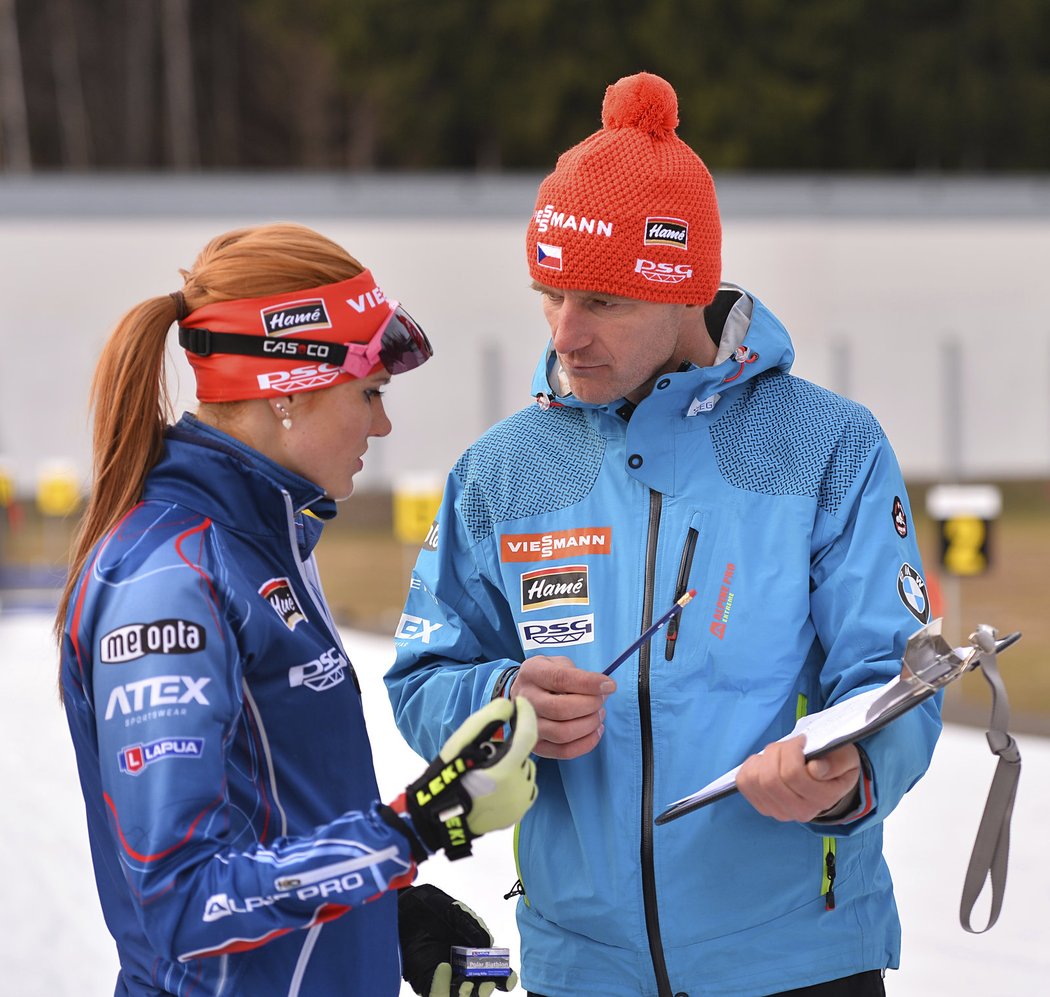 Gabriela Soukalová a trenér Zdeněk Vítek mohli být s výsledkem sprintu nadmíru spokojení