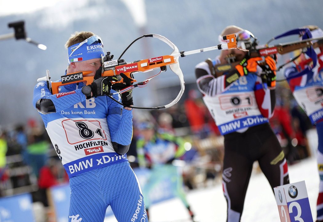  Lukas Hofer na svém střeleckém stanovišt