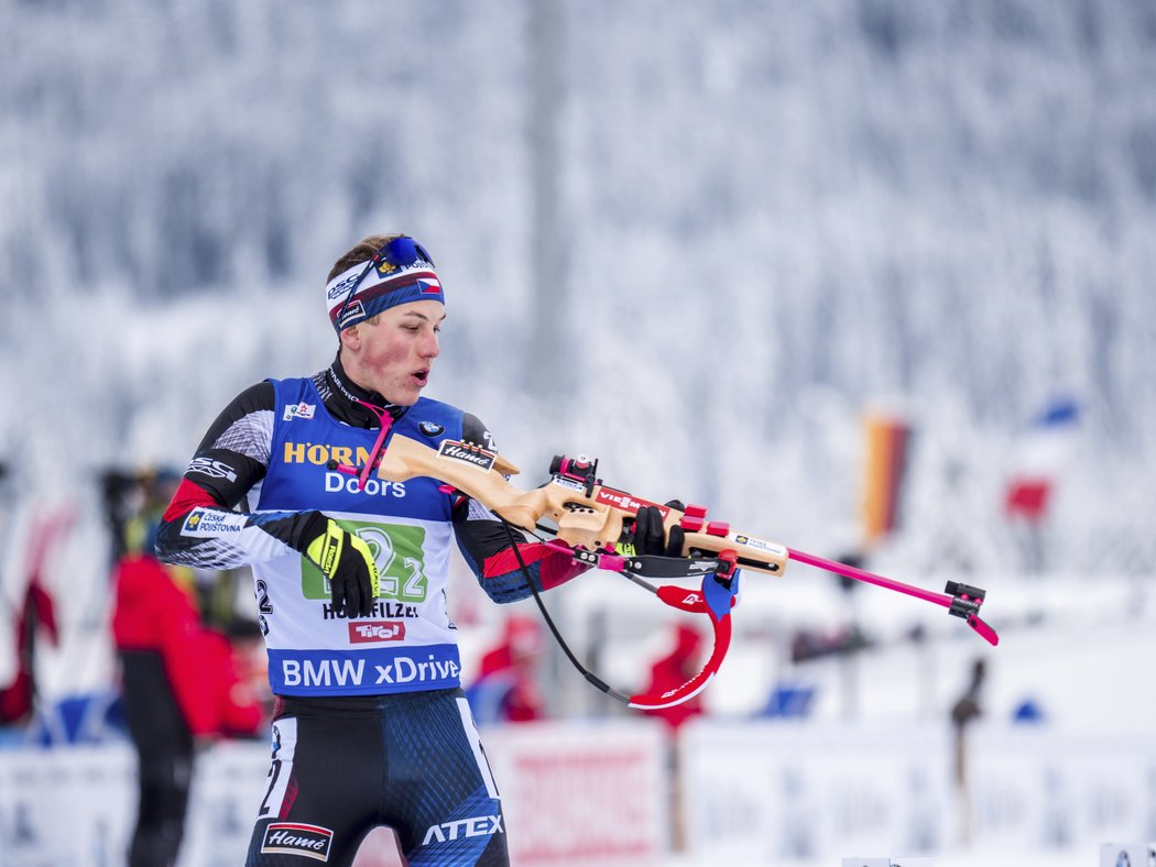 Jakub Štvrtecký při štafetě v Hochfilzenu