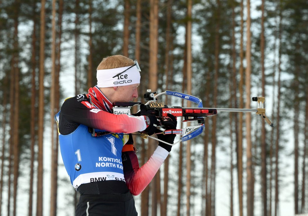 Johannes Thingnes Bö vyhrál Světový pohár biatlonistů, v Kontiolahti k tomu stačilo čtvrté místo