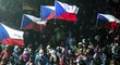České vlajky v Novém Městě při Světovém poháru biatlonistů a biatlonistek