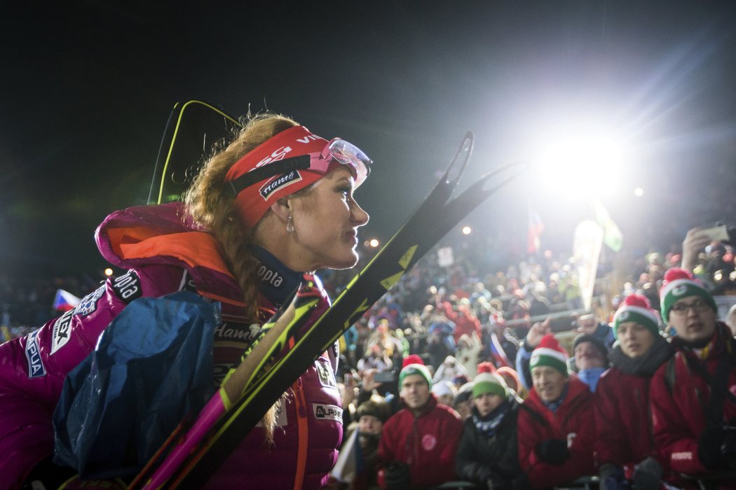 Gabriela Koukalová v cíli sprintu SP v Novém Městě