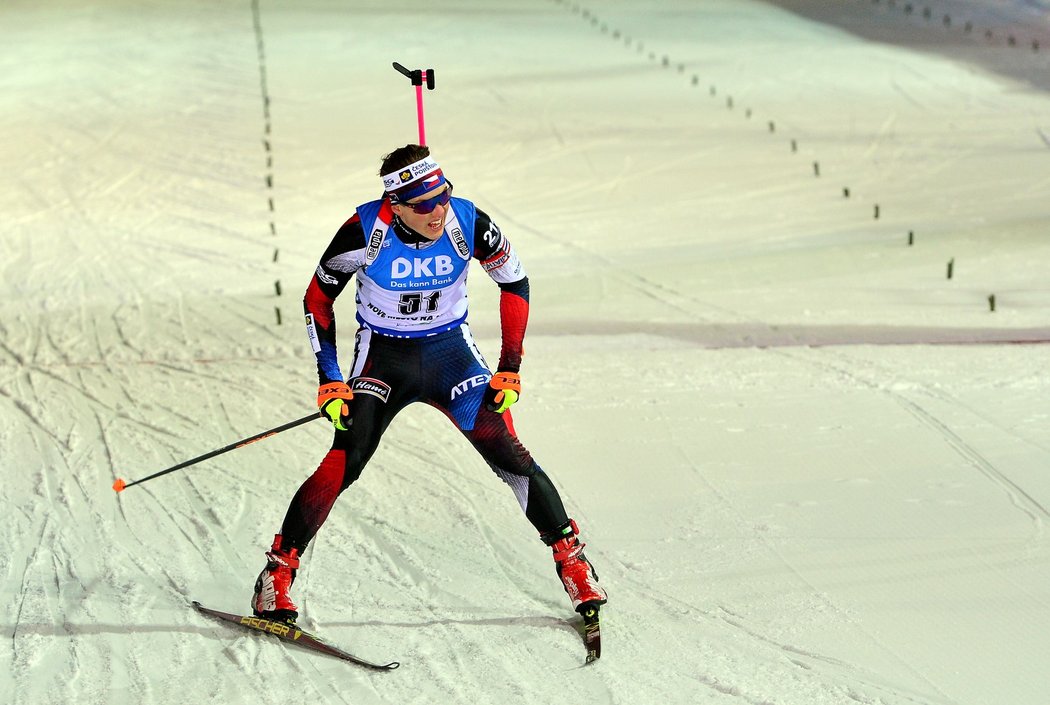 Jakub Štvrtecký v cíli sprintu SP v Novém Městě na Moravě