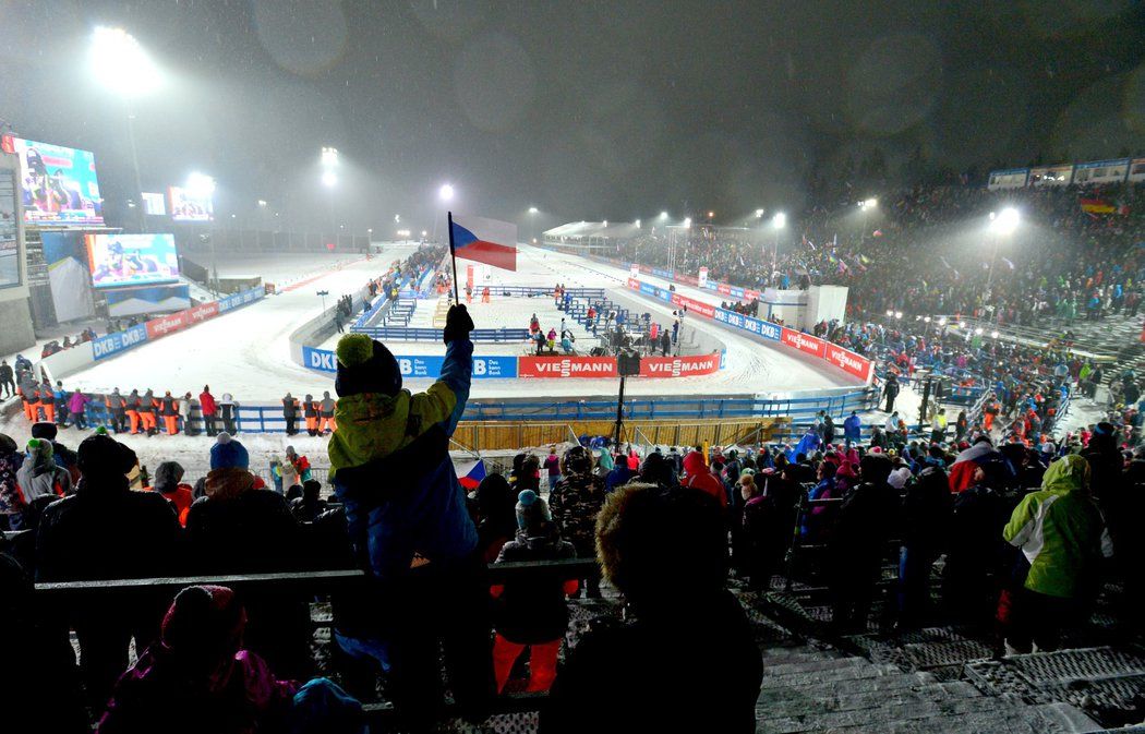 Biatlonová Vysočina Arena byla i při sprintu žen naplněná až po okraj