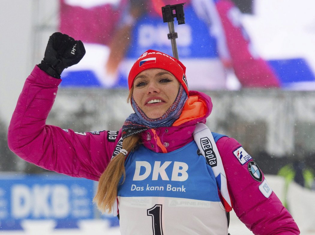 Česká biatlonistka Gabriela Koukalová byla v cíli stíhačky spokojena i s konečným druhým místem.