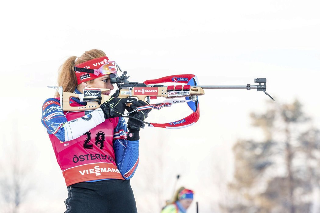 Biatlonistka Gabriela Koukalová střílela ve sprintu přesně a prohrála jen s vítězkou Marií Dorinovou-Habertovoui z Francie a druhou Finkou Kaisou Mäkäräinenovou.