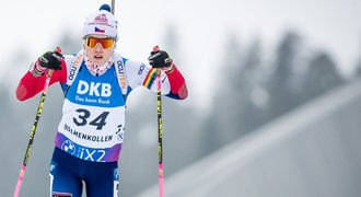 Biatlon ONLINE: závod s hromadným startem žen, o úspěch bojují tři Češky